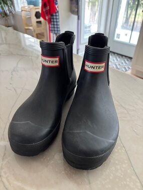 Hunter Black Short Chelsea Rain Boots with Red Logo